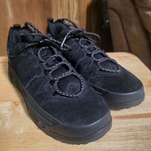 NEW UGG Captrail Low Black Waterproof Suede Hiking Shoes for Women Size 9